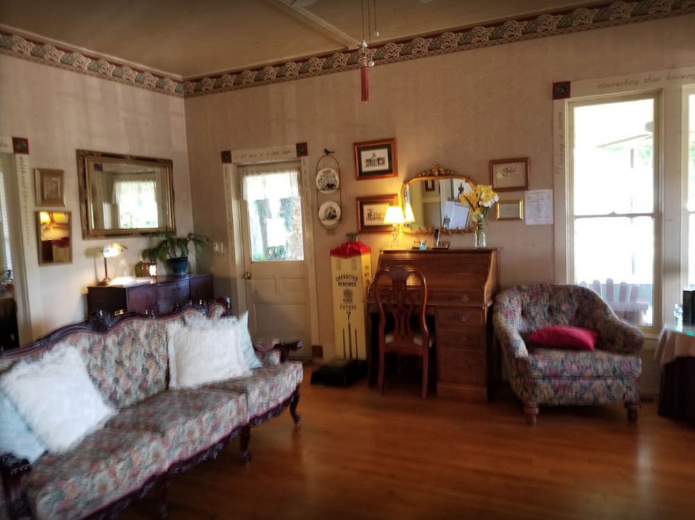 Guest room at Ashley House
